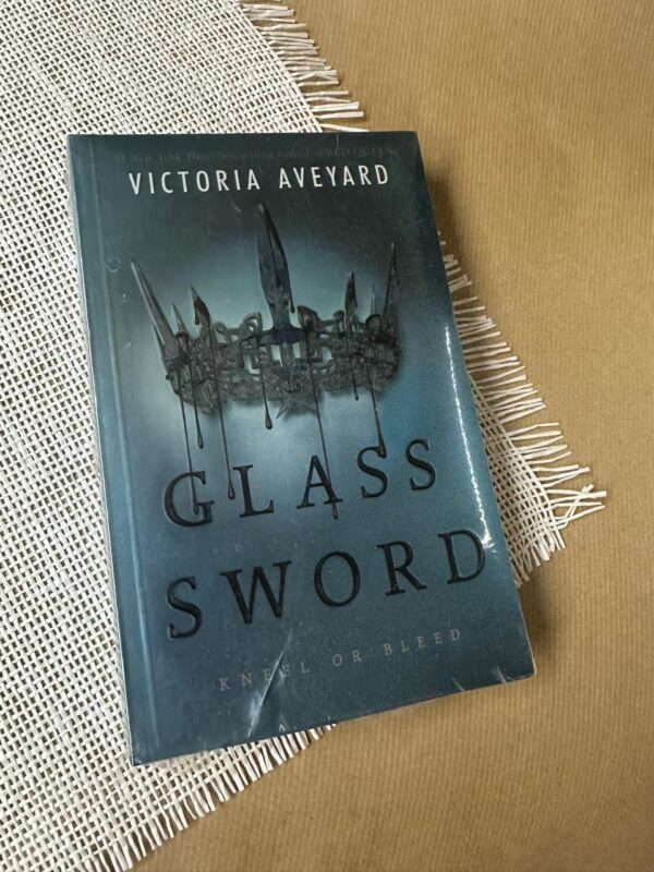 Glass Sword - Victoria Aveyard