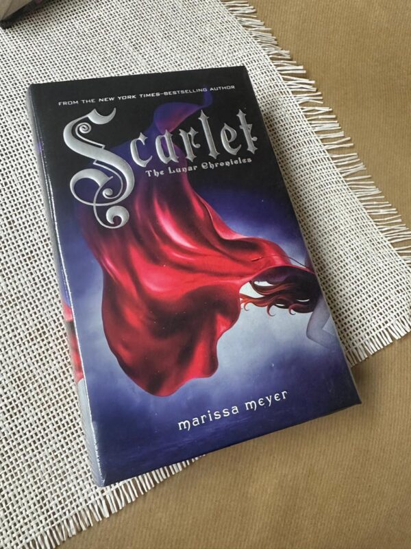 Scarlet - The Lunar Chronicles by Marissa Meyer